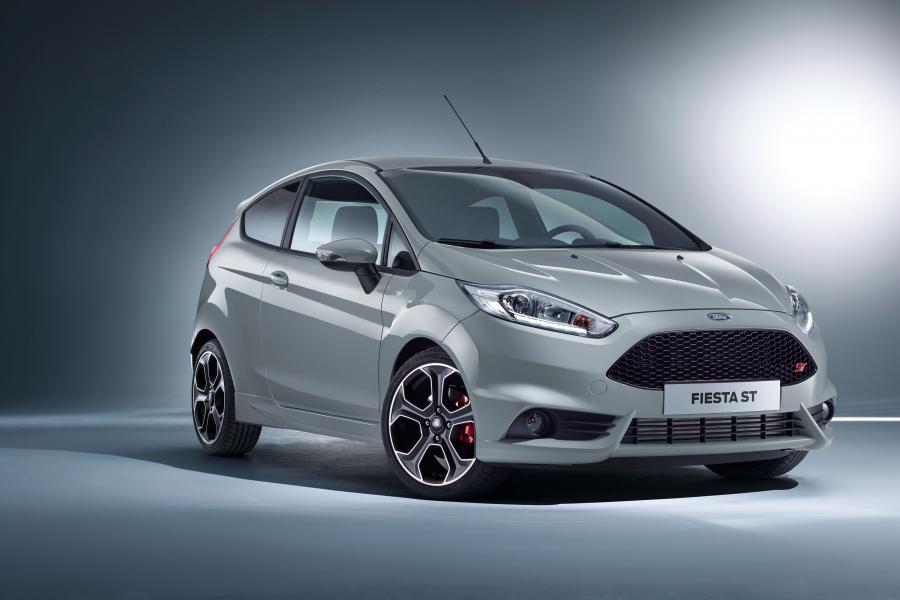  Ford Fiesta ST200 2016 года  (фото 3 из 36)